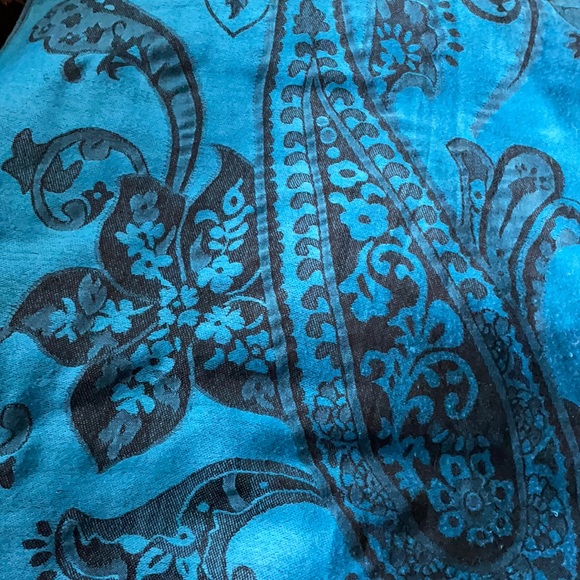 Large Electric Blue Paisley Throw Over Scarf - Picture 3 of 3